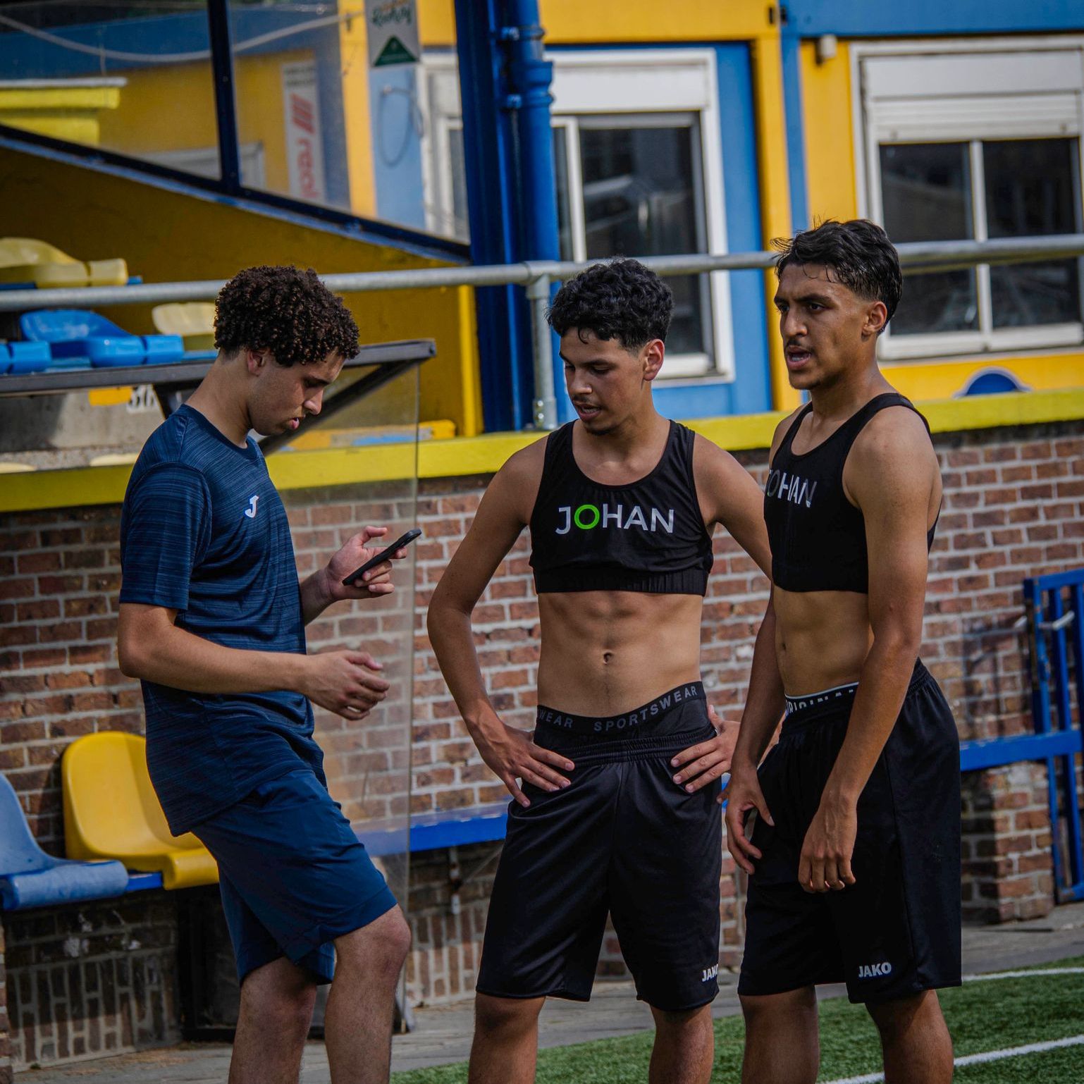 2 individual players receive real-time data feedback