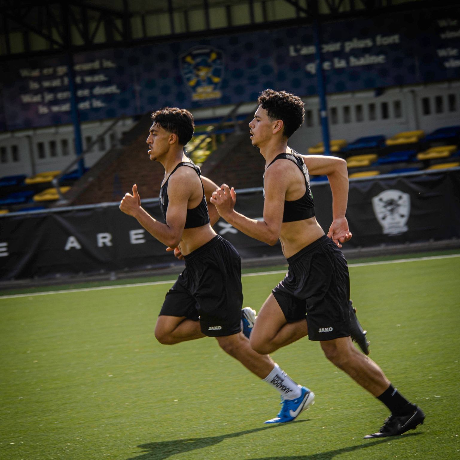 2 individual players running_2