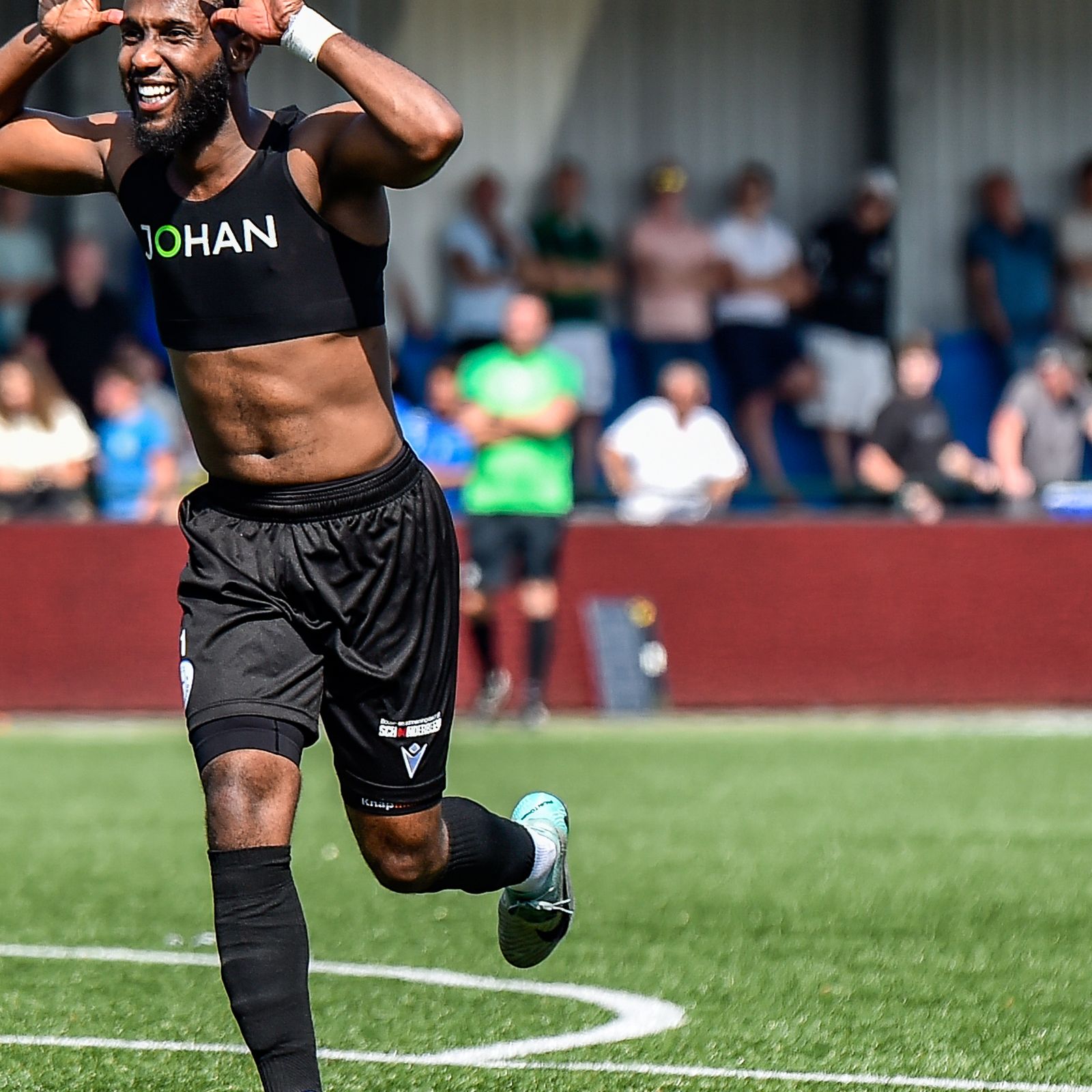 66854632_ORANGE_PICTURES