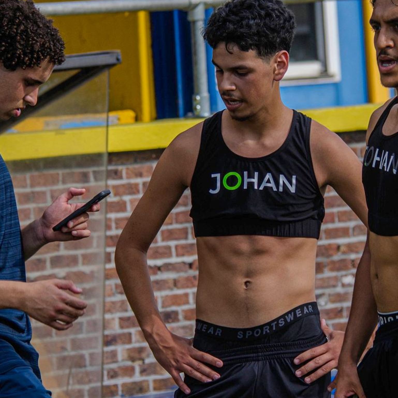 2 individual players receive real-time data feedback