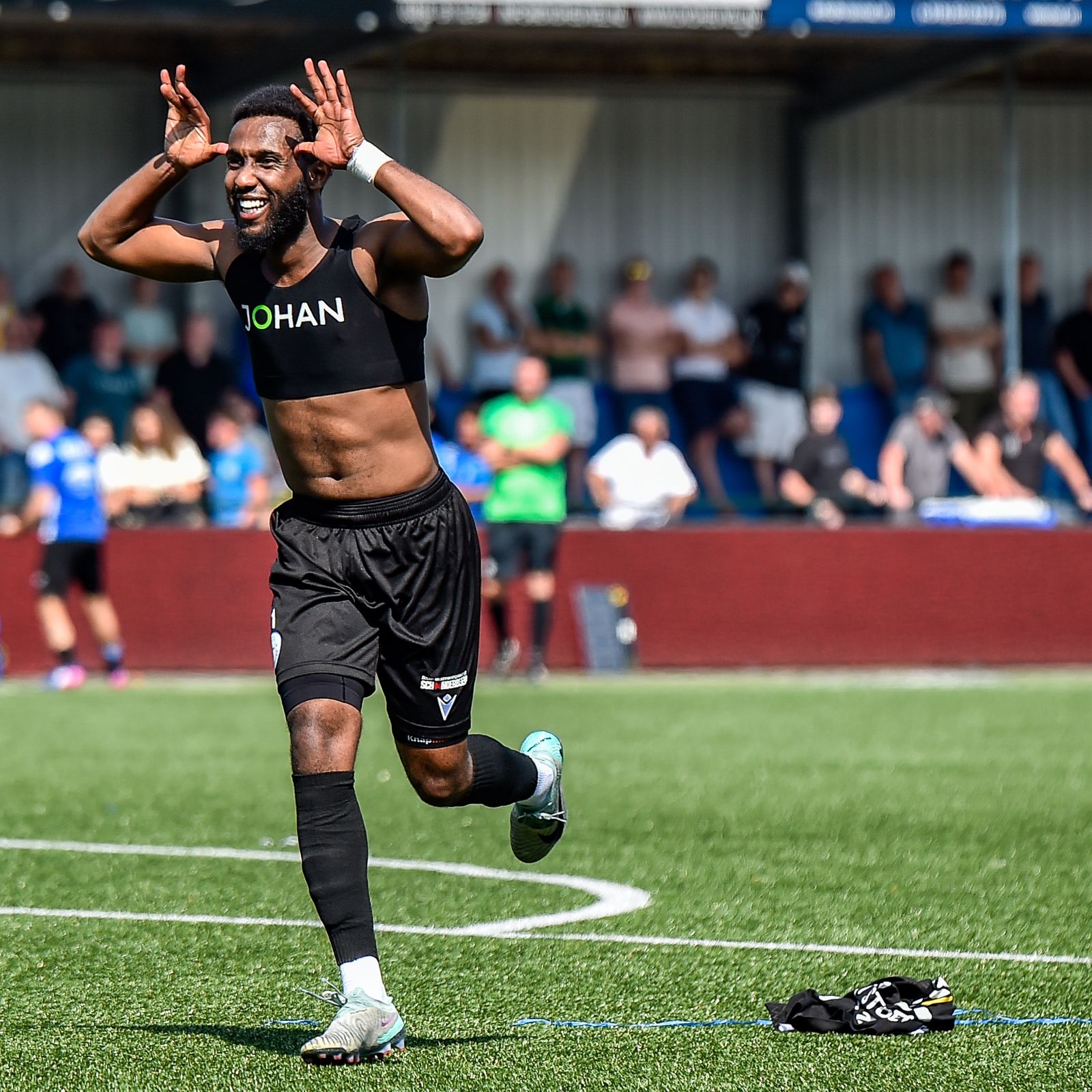 66854632_ORANGE_PICTURES